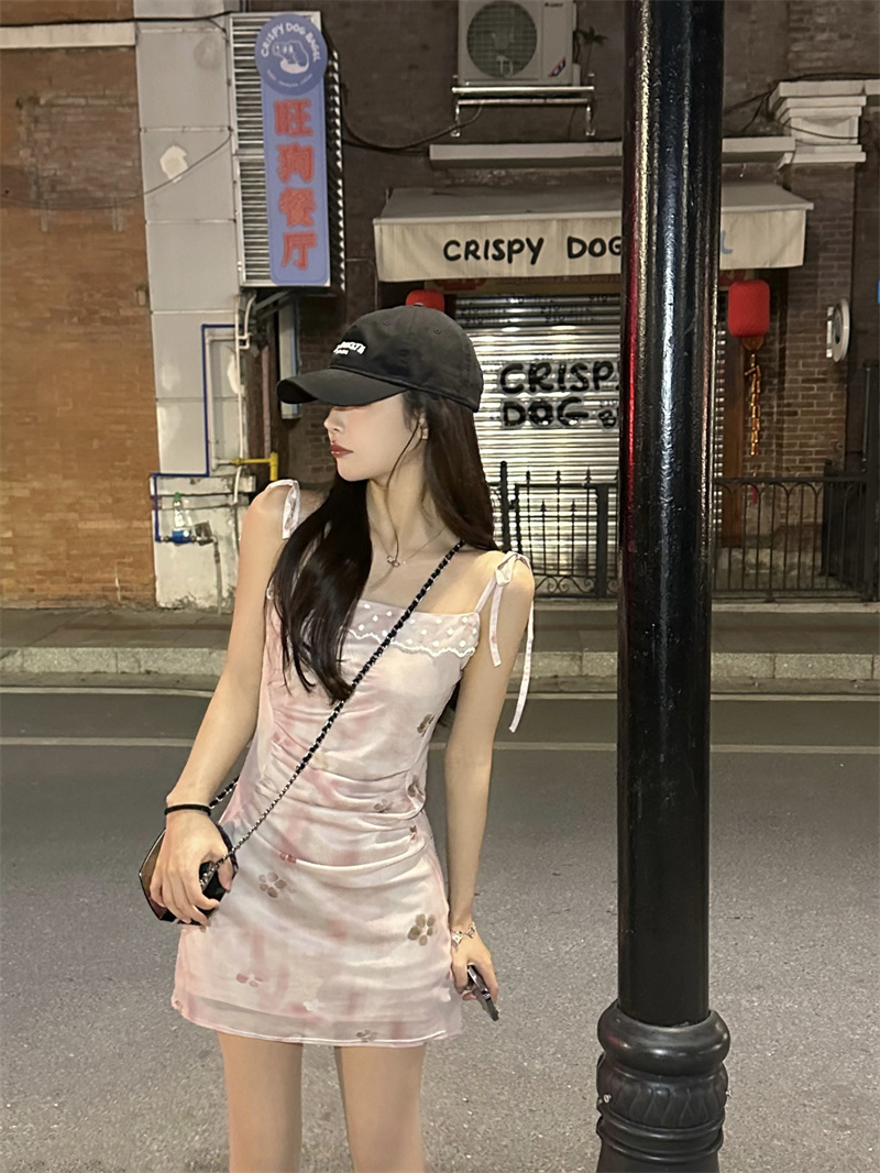 Real shot of pure desire to look slim and sexy hot girl suspender skirt female niche design lace print dress