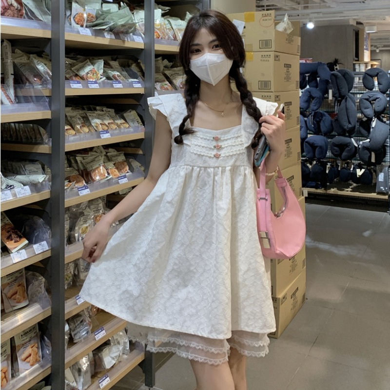 小個子甜美可愛小飛袖白色吊帶連衣裙子女夏季蕾絲小白裙初戀短裙