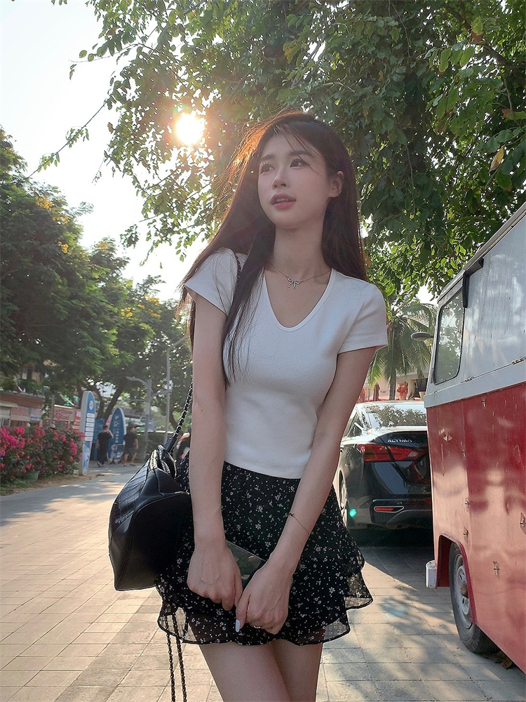 實拍：修身顯瘦V領純色基礎短袖T+碎花休閒半身裙