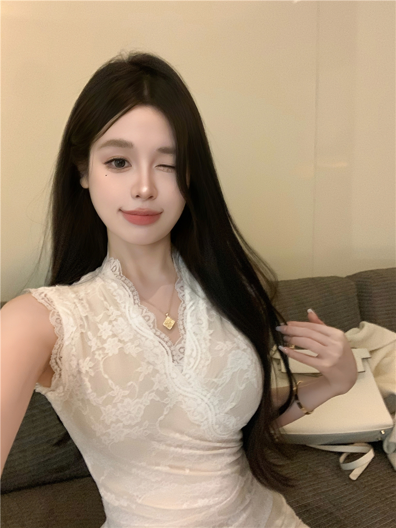 Actual shot~ Lace crossover V-neck breast-showing vest Korean style solid color feminine slim fit sleeveless top