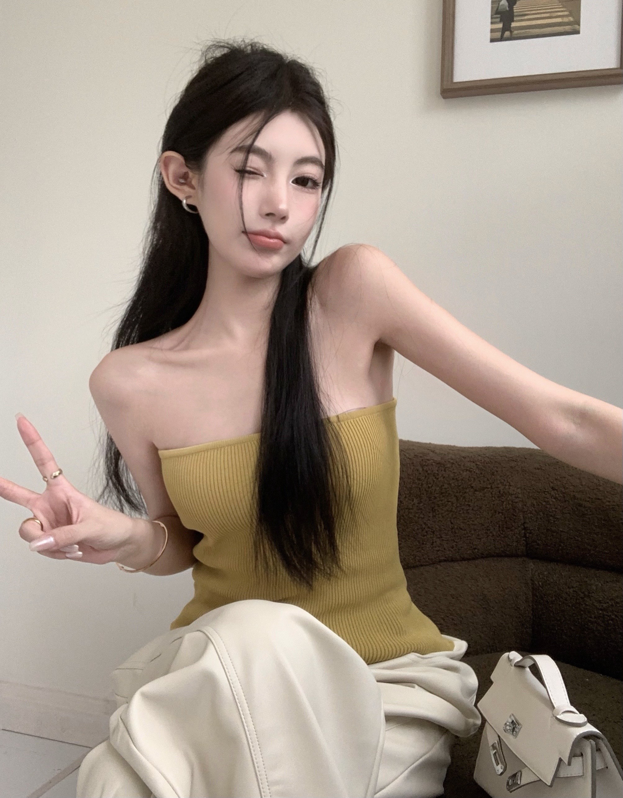 Actual shot of a slimming basic knitted tube top with stretchy and versatile inner wear and outer wear camisole