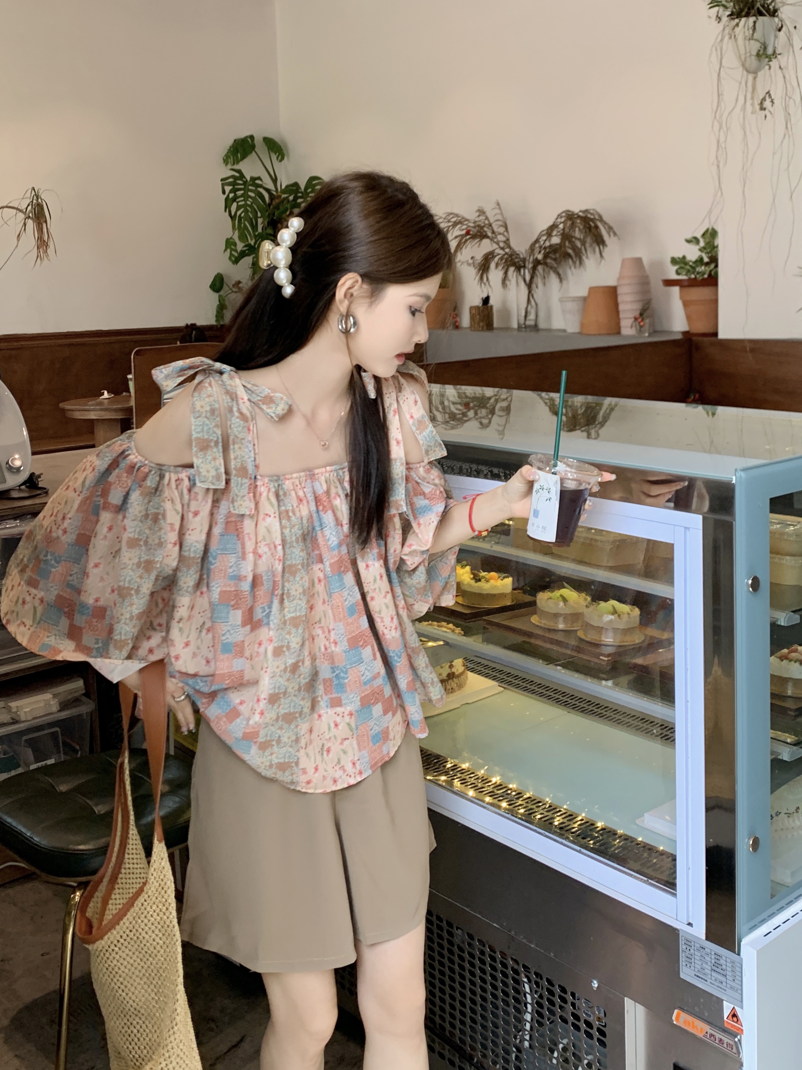 實拍甜辣減齡洋氣吊帶法式襯衫女夏季寬鬆短款顯瘦一字肩上衣