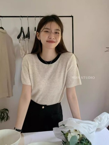 MISS Korean design niche short-sleeved sweater 2024 early spring new short top for women petite