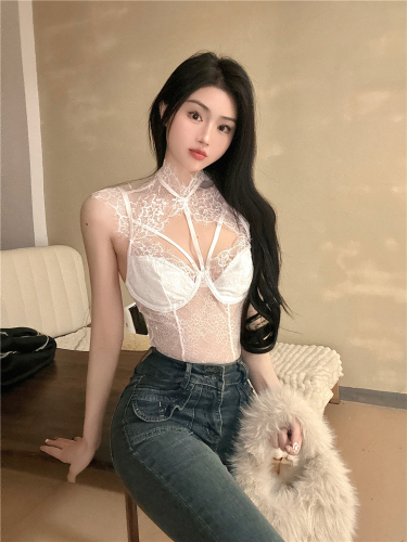 Real shot of fashionable and sexy wild round neck lace eyelashes lace underwire hot girl style jumpsuit