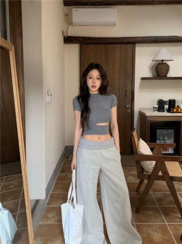 Actual shot of wool T-short-sleeved hollow top, sports casual trousers suit