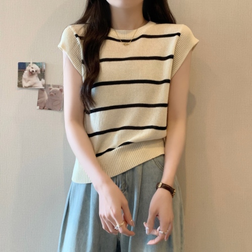 Real shot of fat girl large size striped knitted vest for women to wear sleeveless waistcoat to cover the belly and look slimming and chic bottoming top