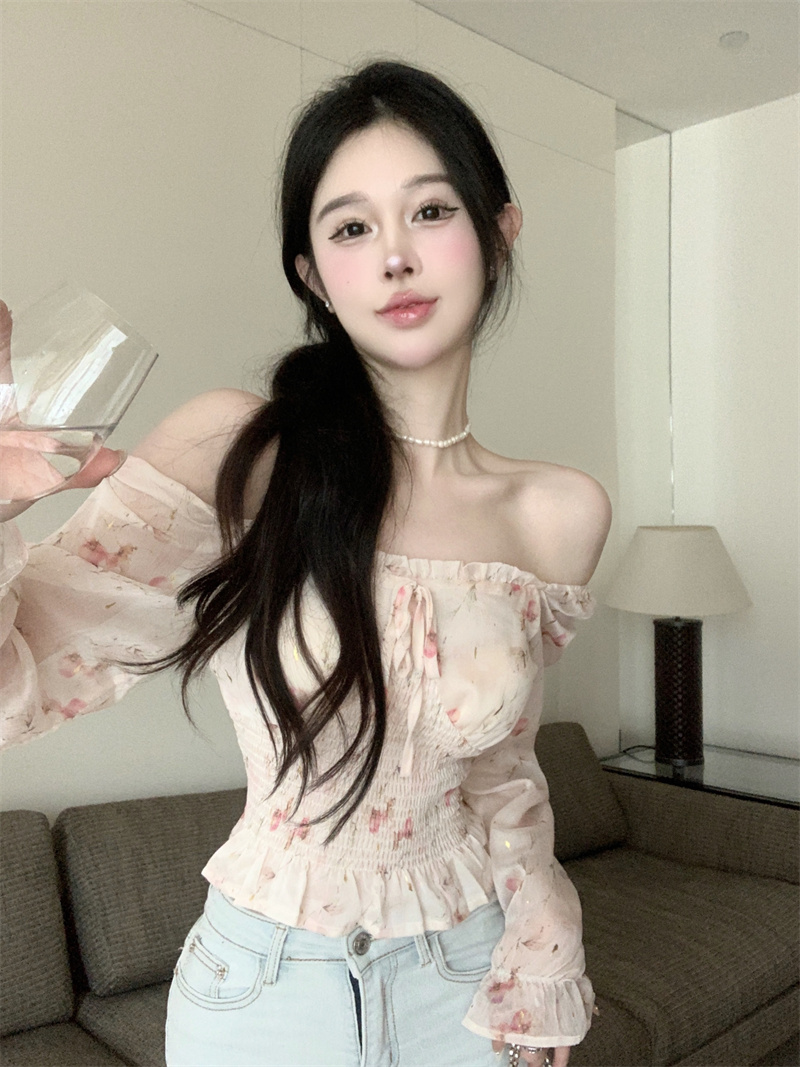 法式方領露鎖骨洋氣漂亮小衫設計感碎花收腰短款上衣實拍