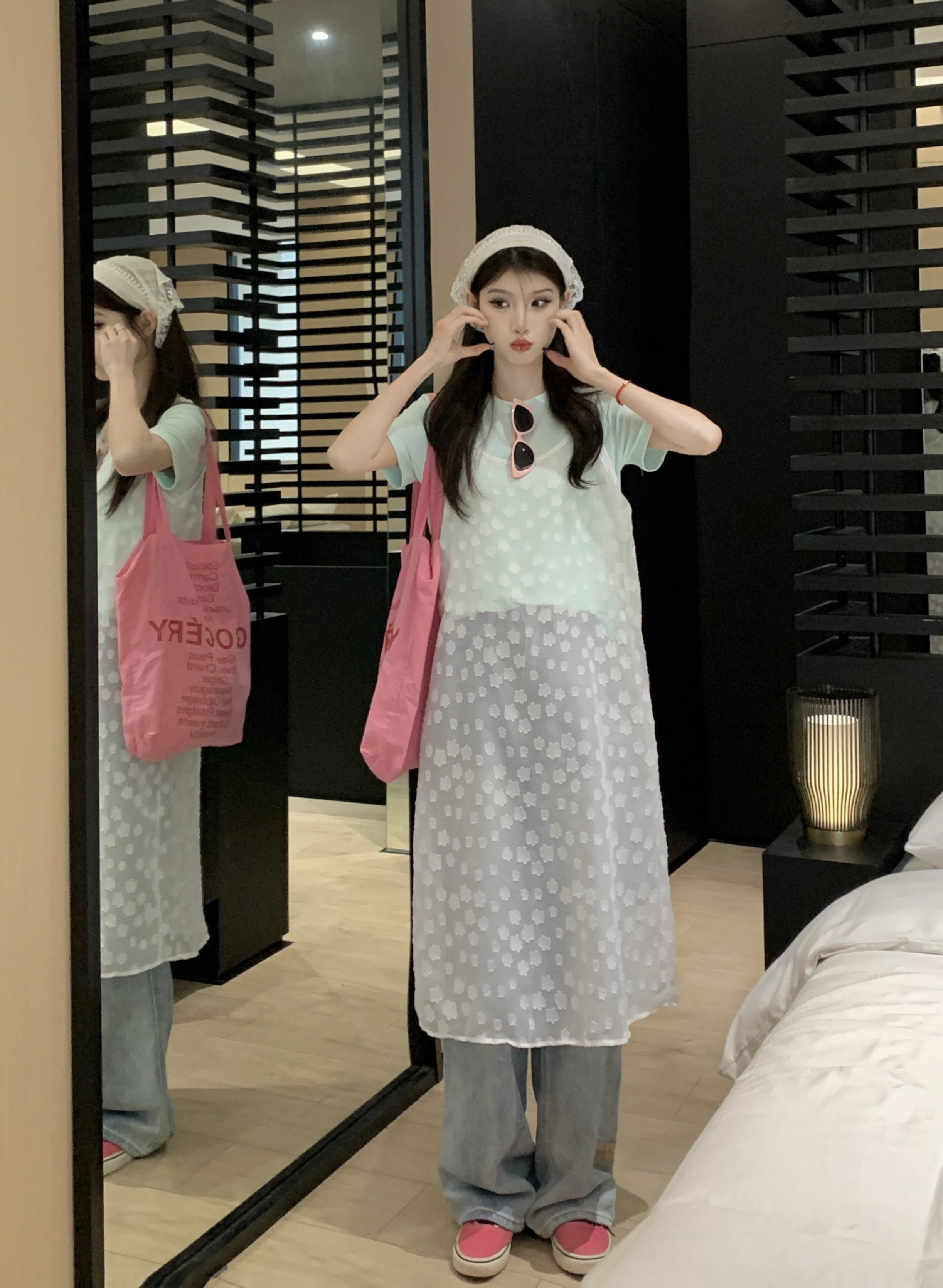 實拍白色設計感提花蕾絲吊帶連衣裙女早春透視疊穿直筒裙長裙