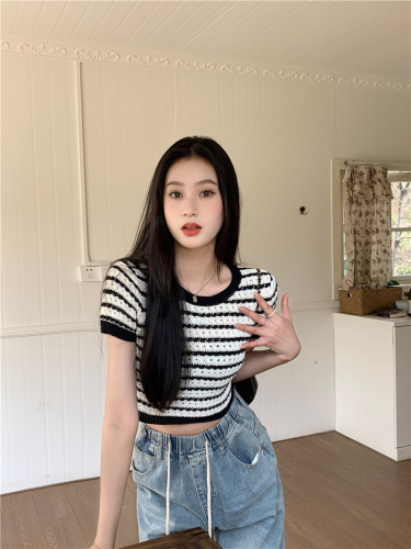 Real shot of round neck pullover black and white striped short-sleeved sweater for women niche chic versatile short top