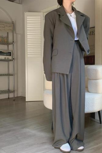 Actual shot of early spring short irregular casual solid color suit + wide-leg floor-length slim suit pants for women