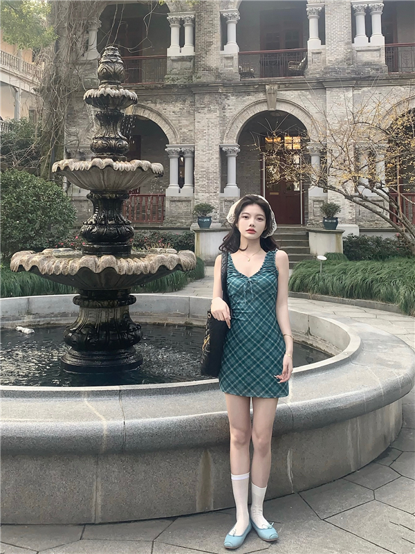 Real shot of American sexy hottie's deep V slim waist elastic green plaid holiday dress with fungus