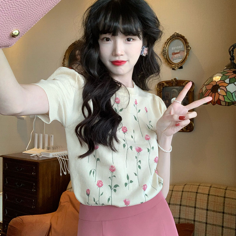 天貓質量甜美減齡花朵圓領短袖針織衫女夏顯瘦泡泡袖氣質上衣
