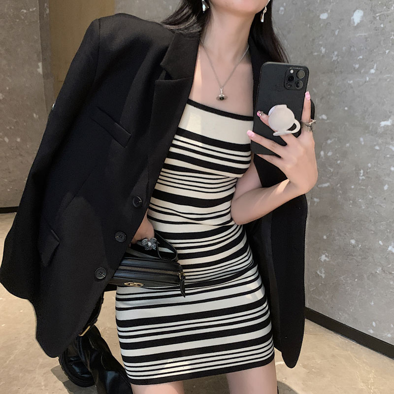 天貓品質法式小香風條紋連衣裙女高級感純欲辣妹性感包臀抹胸