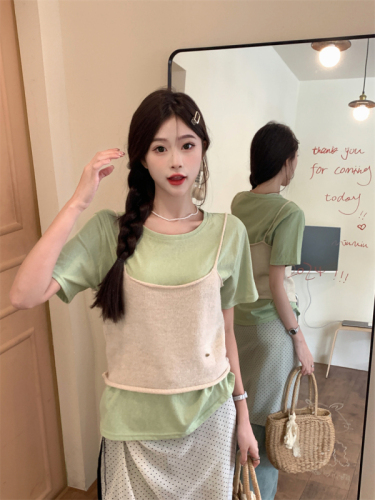 Real shot of 2024 new sweet layered matcha green short-sleeved T-shirt + apricot knitted suspenders