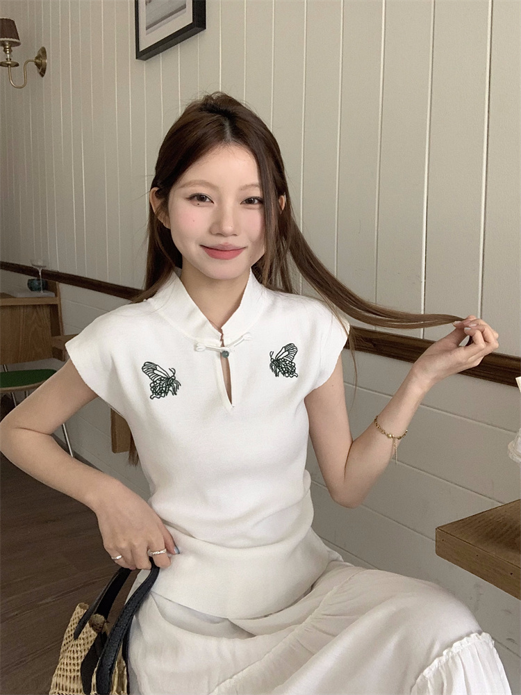 Real shot!  National style embroidered hollow slimming knitted top