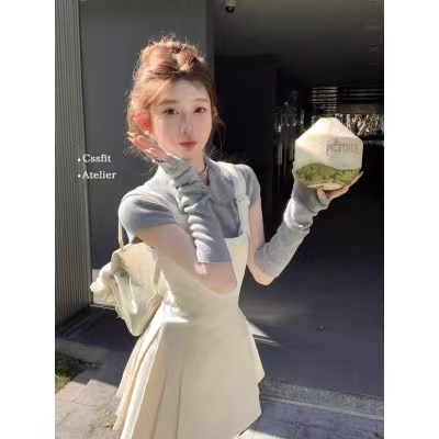 邱肉瑤 新款純色V領短袖上衣薄款顯瘦字母學院風刺繡針織開衫女秋