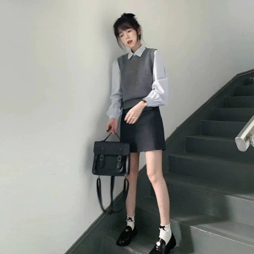Xiaoxiangfeng Gray Round Neck Sleeveless Knitted Vest Women's 2024 New Spring and Autumn Layered Top