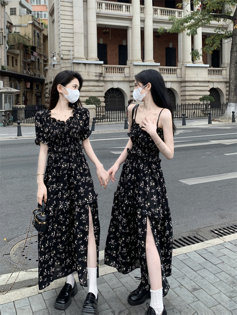 雪紡碎花連衣裙女裝夏季2024新款閨蜜設計感收腰顯瘦開叉方領裙子