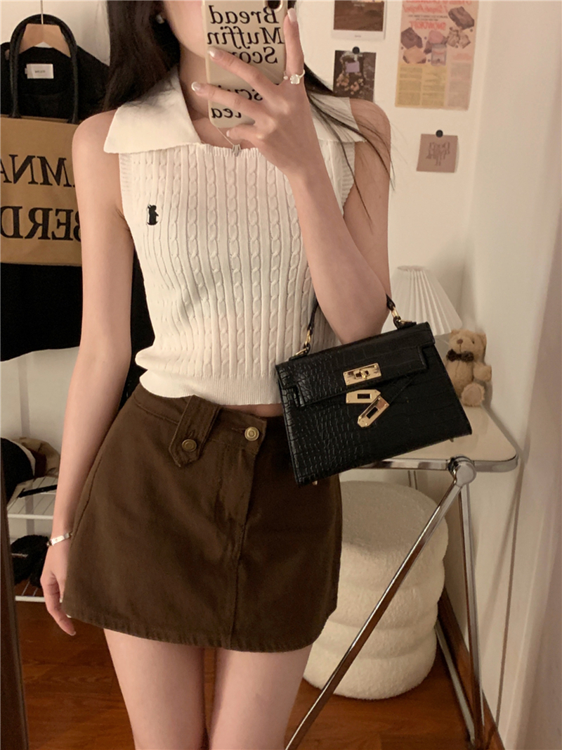 Actual shot of contrasting color embroidered top for women, designer summer slimming polo collar knitted vest sleeveless top