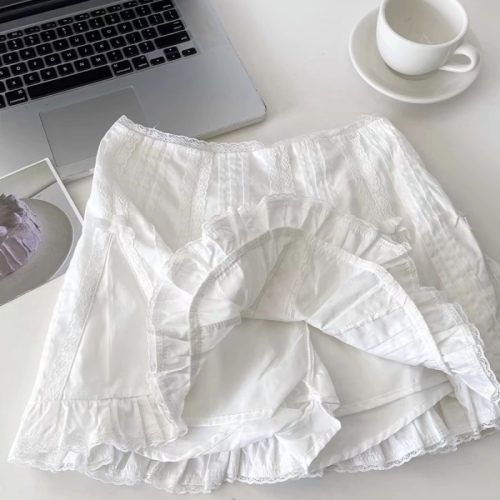 Lisa's new summer white skirt design with lace splicing short skirt to prevent exposure