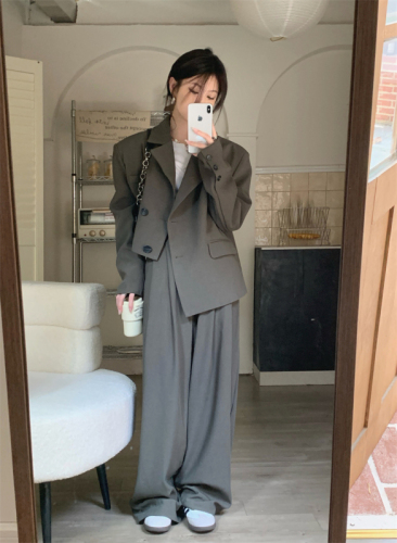 Actual shot of early spring short irregular casual solid color suit + wide-leg floor-length slim suit pants for women