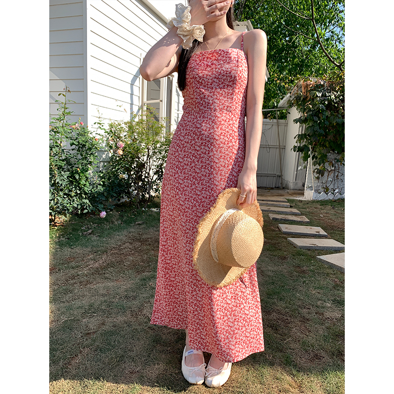 Actual shot of 2024 Korean style French floral suspender dress for women summer new waist-cinching red holiday style skirt