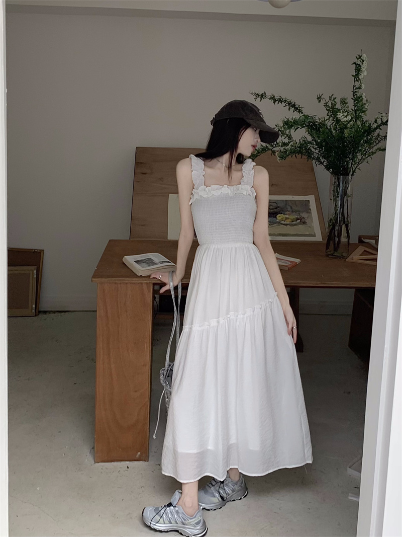 Actual shot ~ New sweet style suspender dress, slim fit and wide swing, beach resort style long dress