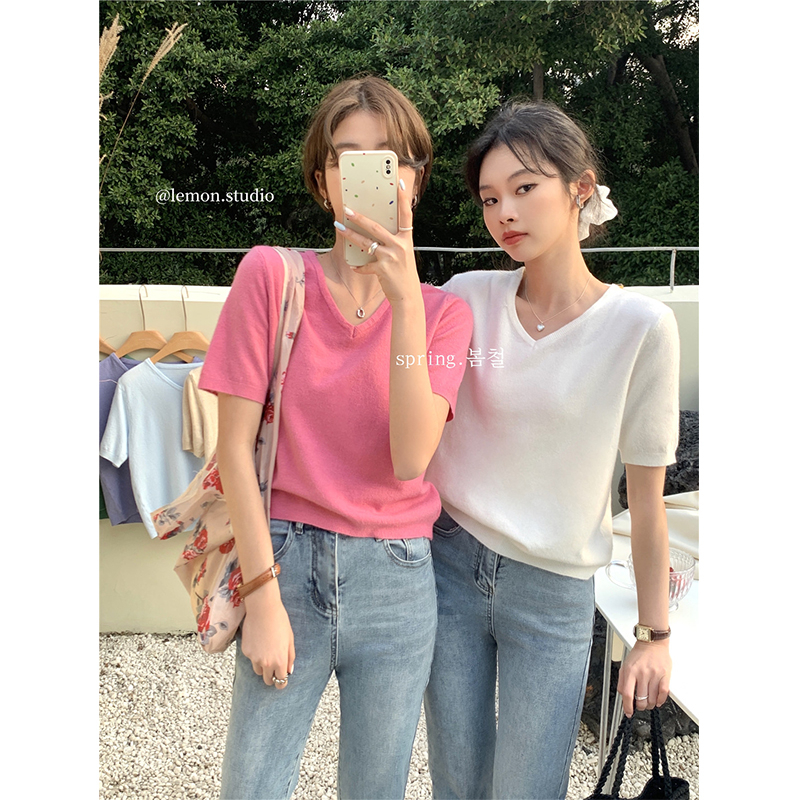 天貓質量2024新款上衣減齡漂亮時尚洋氣小衫V領短袖白t恤女夏