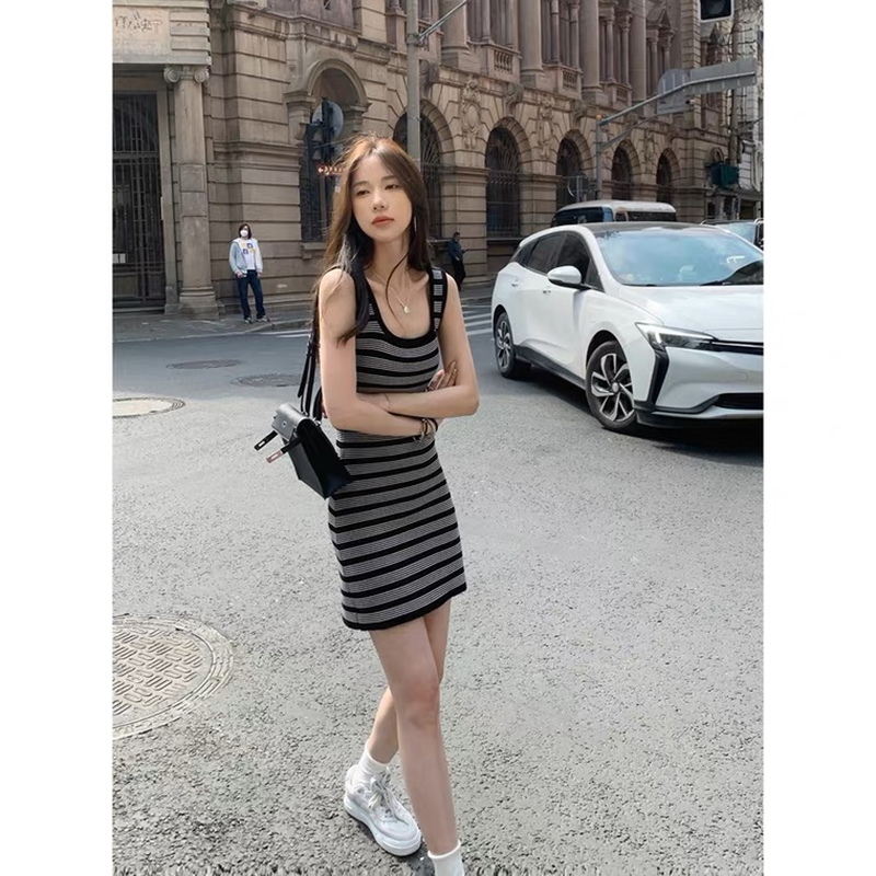 天貓質量設計感短款條紋背心裙女夏季顯瘦時尚百搭U領連衣裙