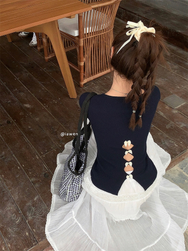 Actual shot of designer hollow-back bow knitted sweater slim top white cake skirt suit