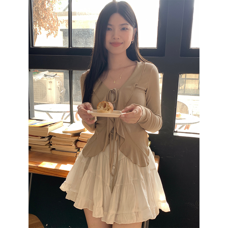 Real shot of fungus-edged long-sleeved T-shirt for women in spring and summer, slim-fitting and pure lust-style lace-up cardigan with design