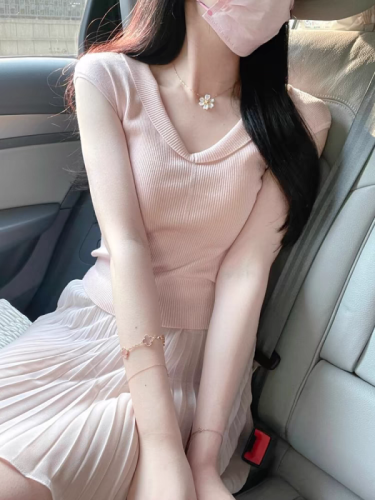 温柔风粉色针织短袖t恤女夏季薄款气质修身显瘦短款纯欲v领上衣