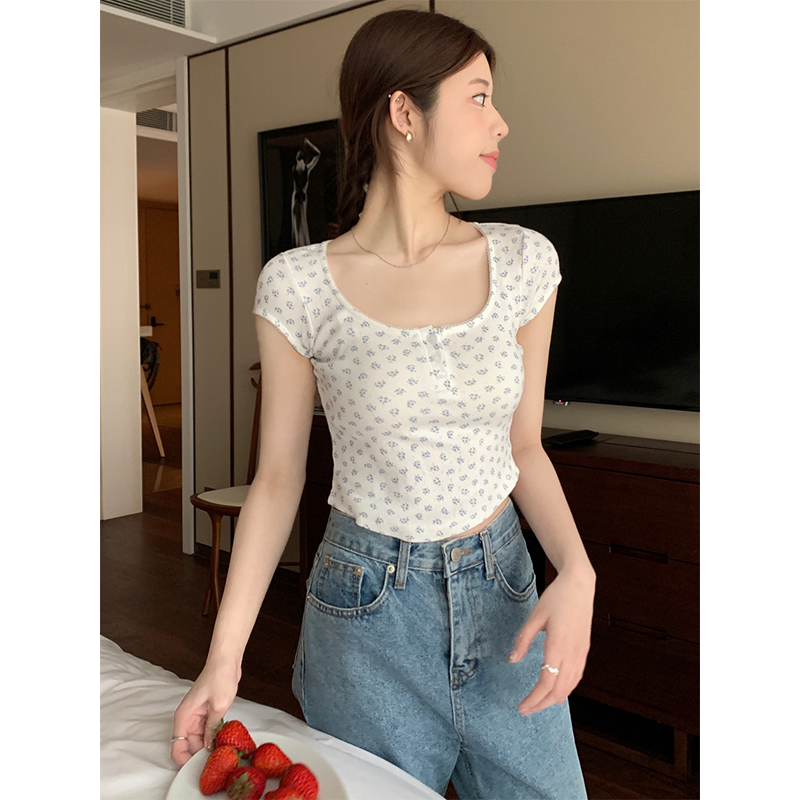 Real shot of niche chic square-neck short-sleeved T-shirt for women in summer sweet hot girl slimming short lace top