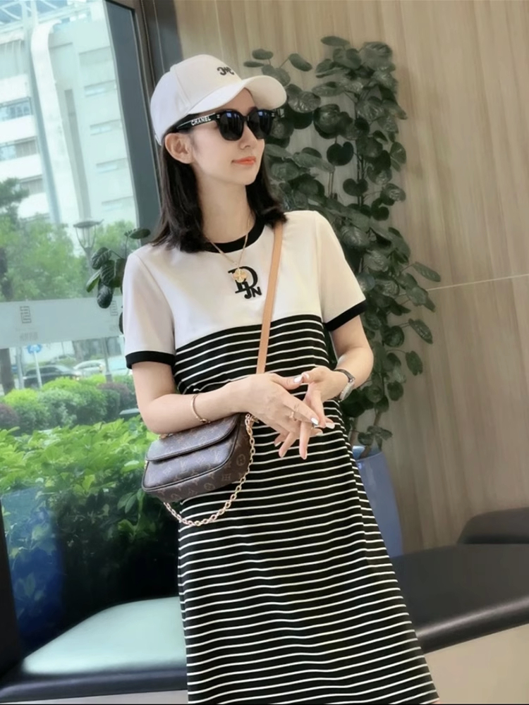 天貓品質條紋氣質連衣裙女高級感中長款圓領刺繡短袖t恤裙子