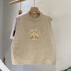 New Chinese-style national wind embroidery round neck knit vest for women, spring 2024, high-end, sleeveless, outerwear jacket