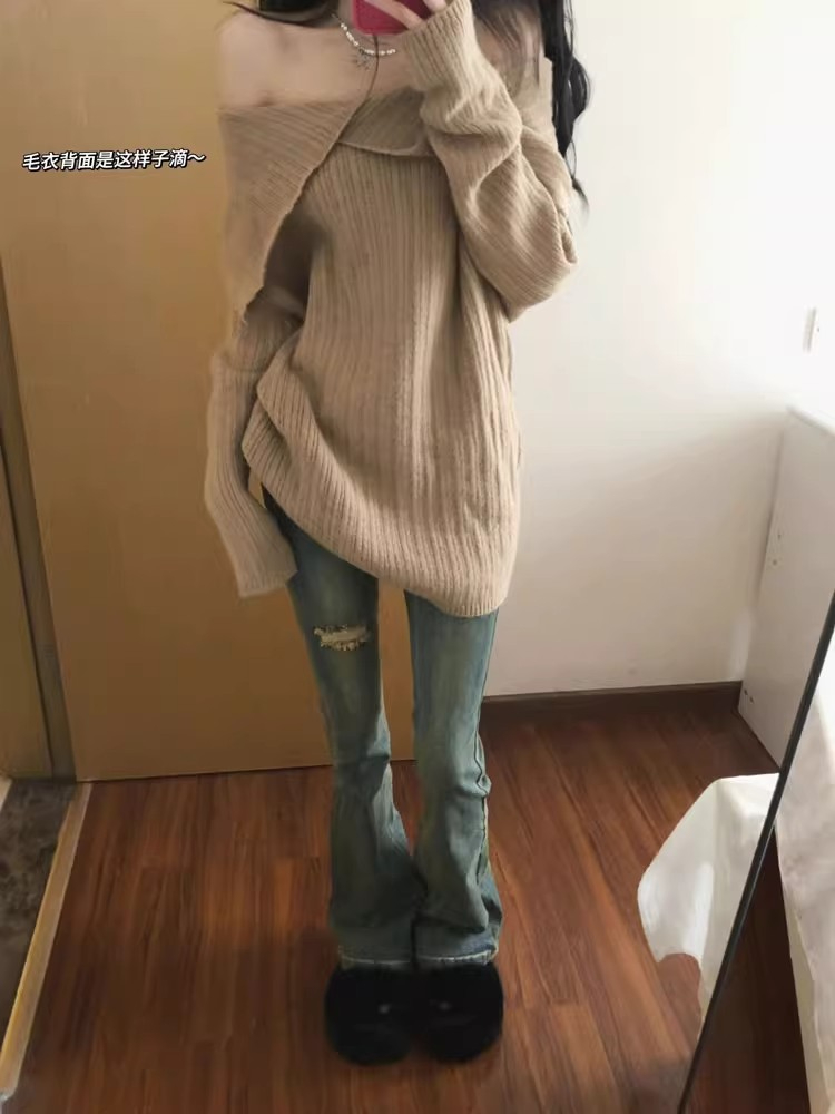 美拉德穿搭卡其色慵懶風露肩毛衣女秋冬寬鬆辣妹一字肩針織衫上衣