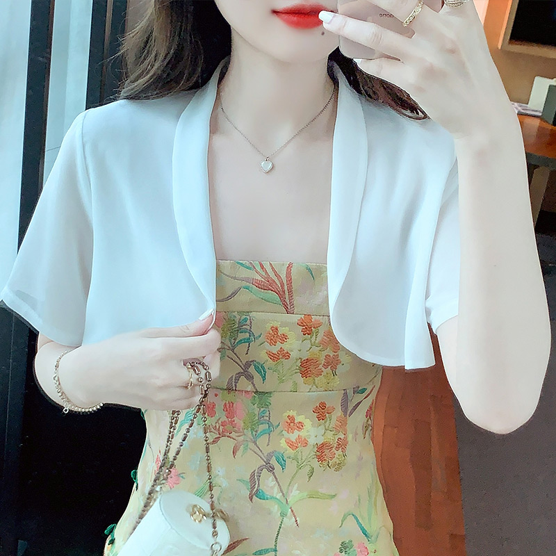 Has shipped small shawl coat women's 2024 spring and summer new small waistcoat versatile sun protection clothing short outer cardigan