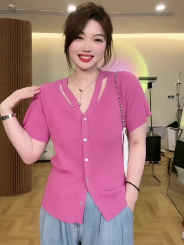 Gu Jing Leilei plus size women's halterneck style hollow design shirt slightly fat mm covers the belly and looks slim v-neck t-shirt top trendy