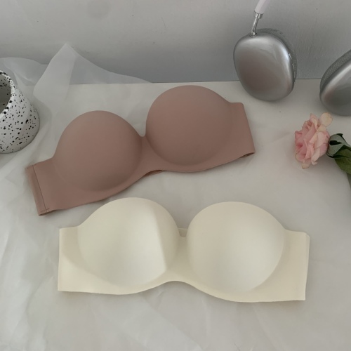 Real shot of strapless beautiful back bra, seamless small breast push-up, non-slip invisible bra