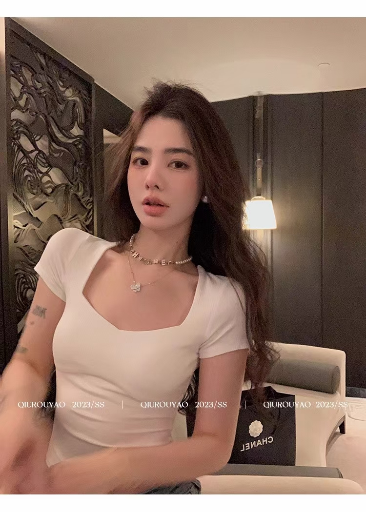 邱肉瑤同款春季方領設計感高級修身顯瘦小眾純色T恤