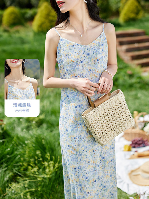 吊帶V領碎花連衣裙女2024夏季新款清新浪漫氣質小性感裙子