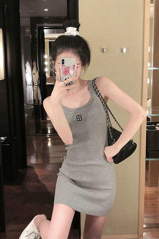 已出貨 法式小心機針織吊帶裙春夏女裝穿搭修身顯瘦小個子連衣裙