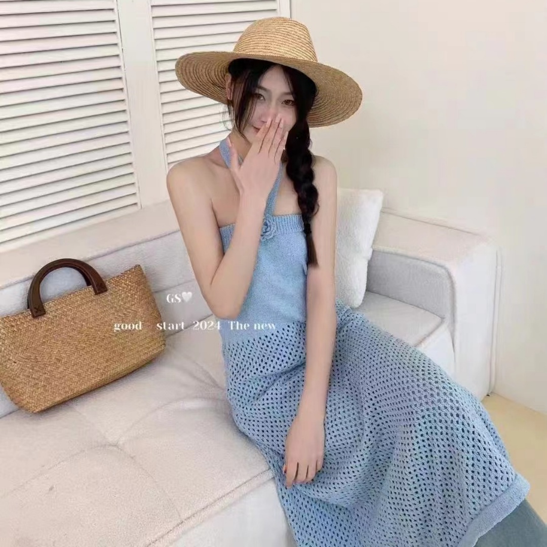 春夏設計感鏤空掛脖抹胸連衣裙女2024新高級感氣質修身顯瘦長裙