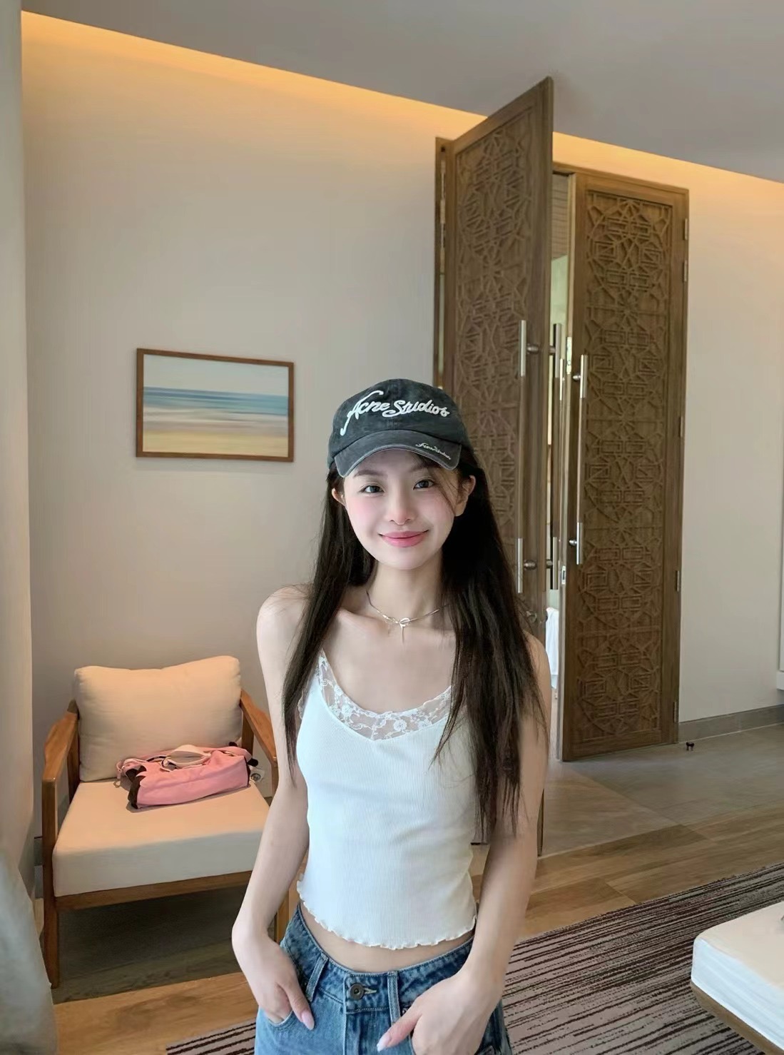 YUYUREAL 茶系無辜感 木耳邊拼接蕾絲小v領吊帶內搭甜美無袖上衣