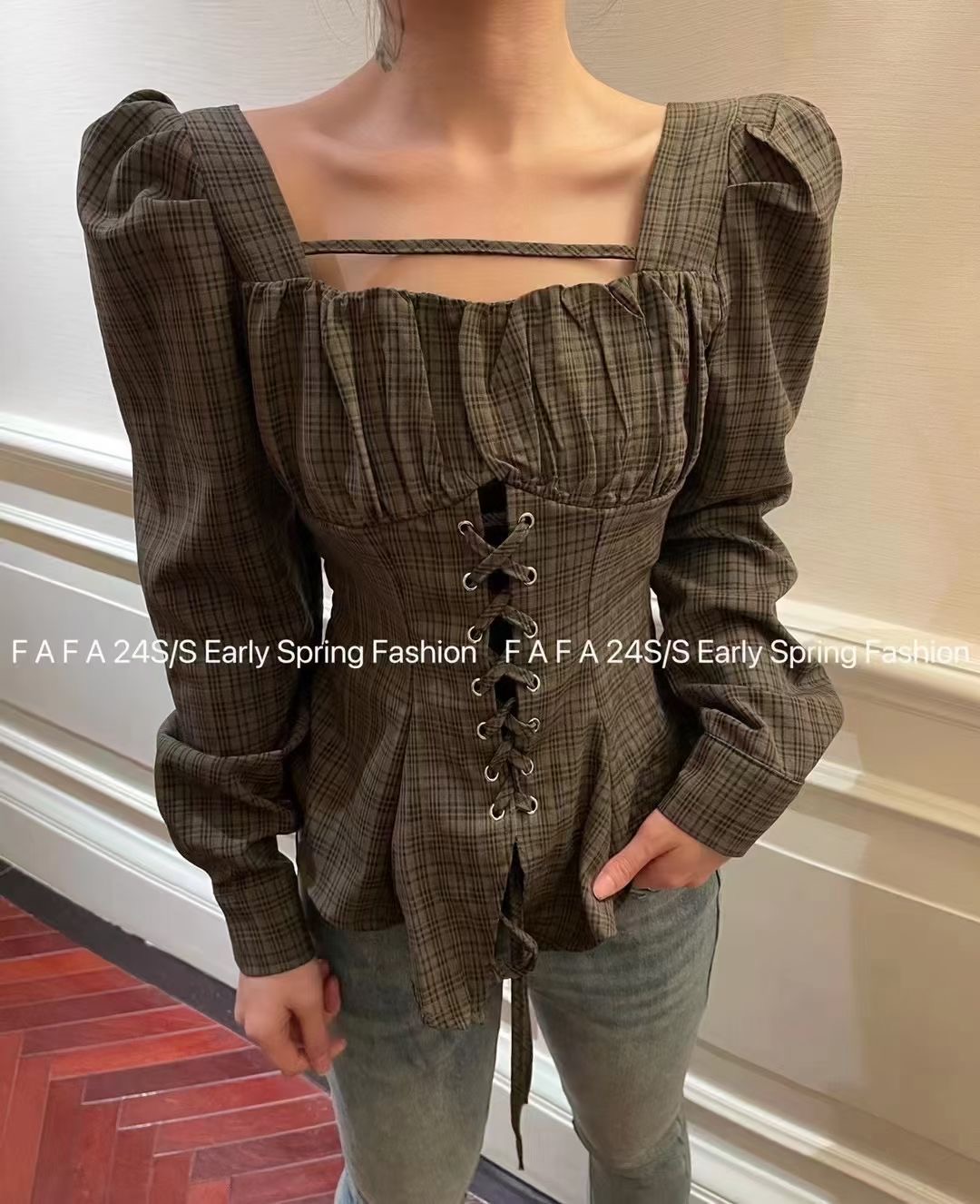 韓版復古設計感泡泡袖格子襯衫女露背收腰洋氣小衫別致上衣潮