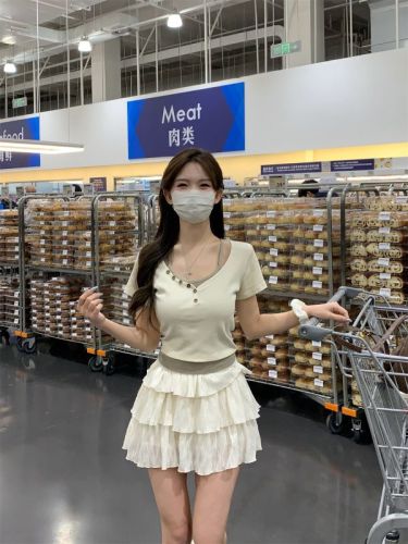 Actual shot of spring and summer Korean style slim-fit contrasting fake two-piece irregular button design pure cotton short-sleeved T-shirt tops