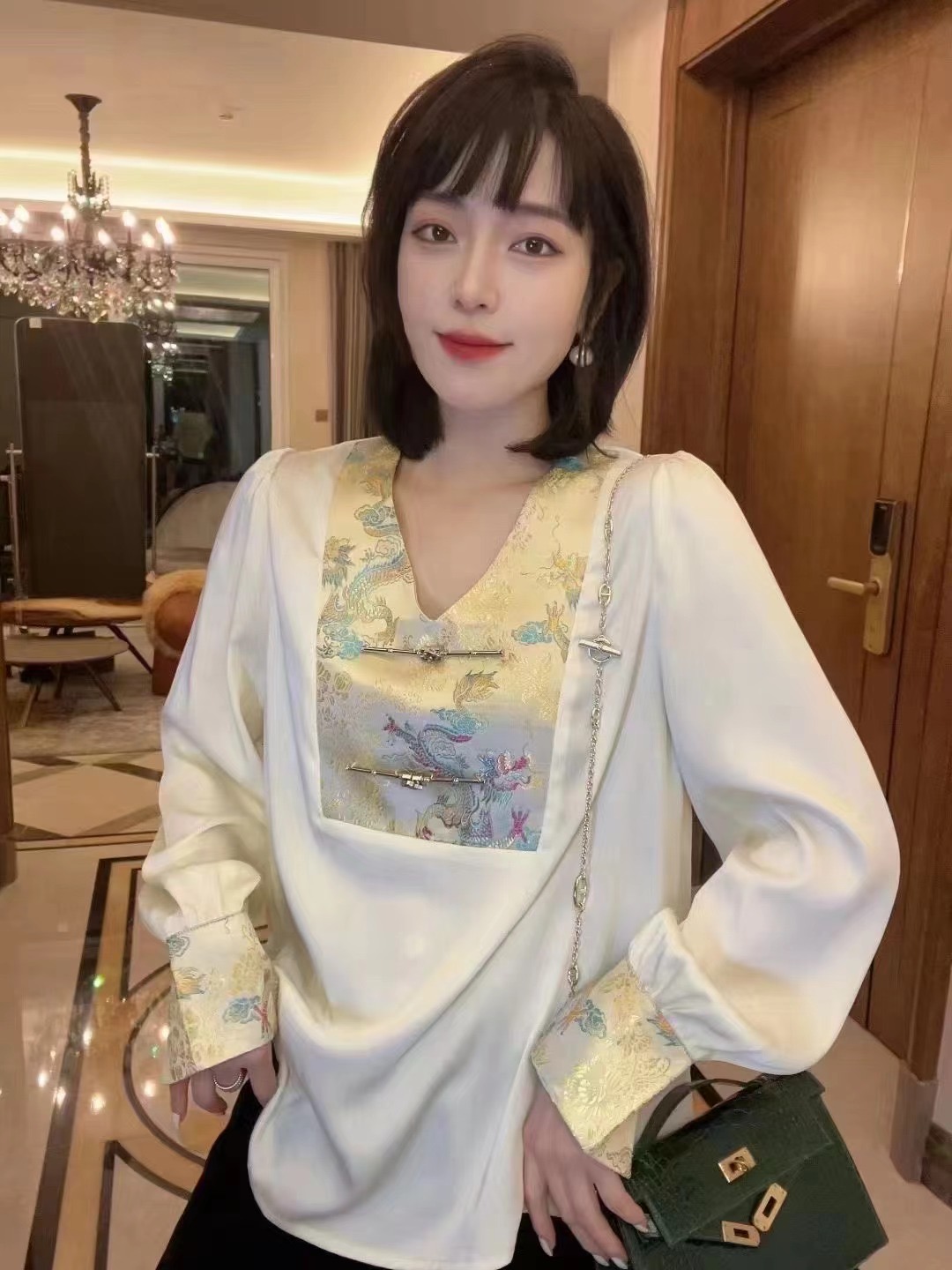 國風高級感時尚花朵印花V領長袖襯衫女冬季新款歐洲站女裝