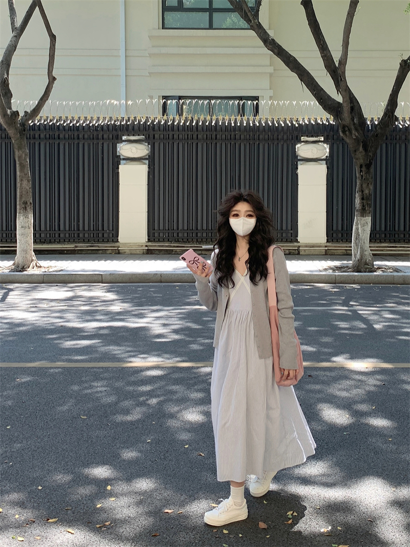 實拍#灰白條紋花邊V領吊帶長款連衣裙+針織開衫兩件套女