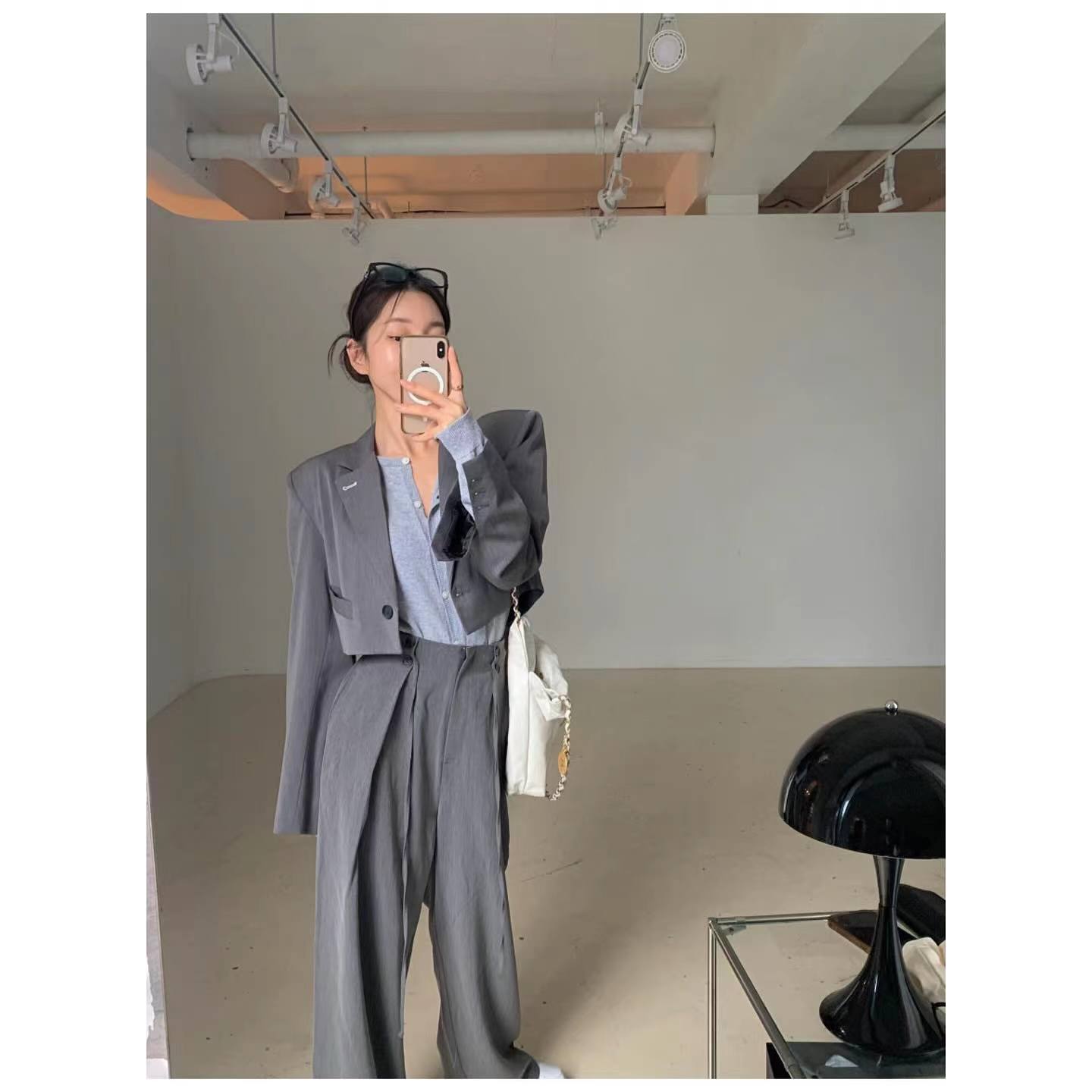 South Korea's Dongdaemun spring and autumn new style short jacket + trousers suit