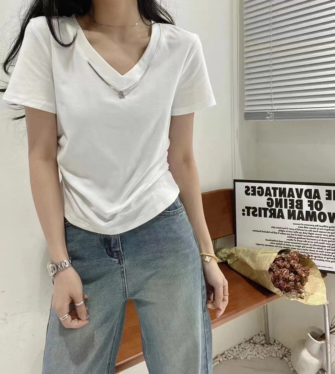 春夏新款小個子女裝新款正肩v領項鍊吊墜短袖設計感顯瘦彈力棉T恤